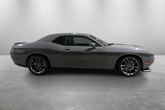 Dodge Challenger 10 of 30
