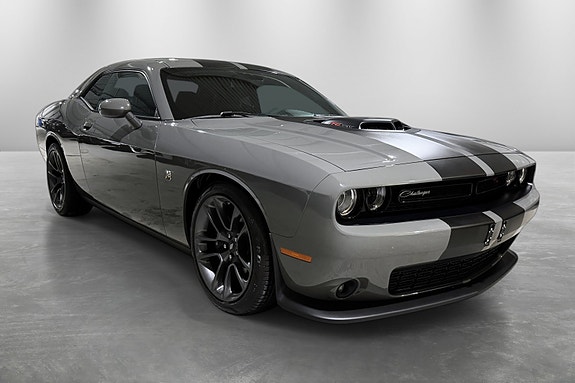 Dodge Challenger 12 of 30