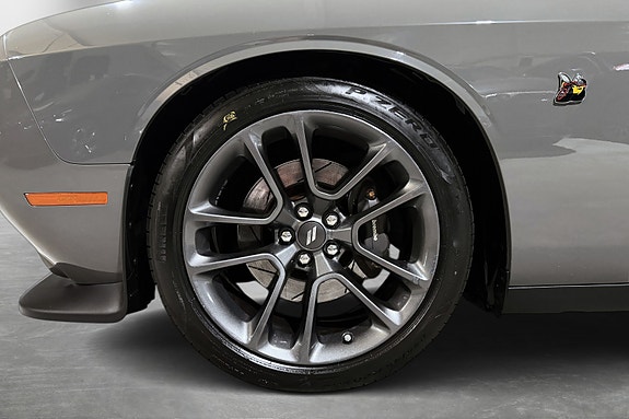 Dodge Challenger 15 of 30