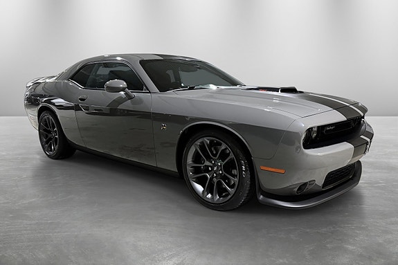 Dodge Challenger 11 of 30