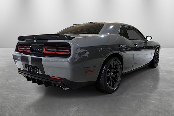 Dodge Challenger 8 of 30