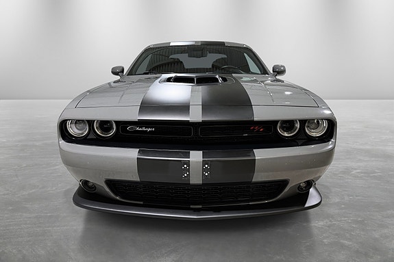 Dodge Challenger 13 of 30