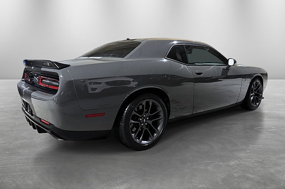 Dodge Challenger 9 of 30
