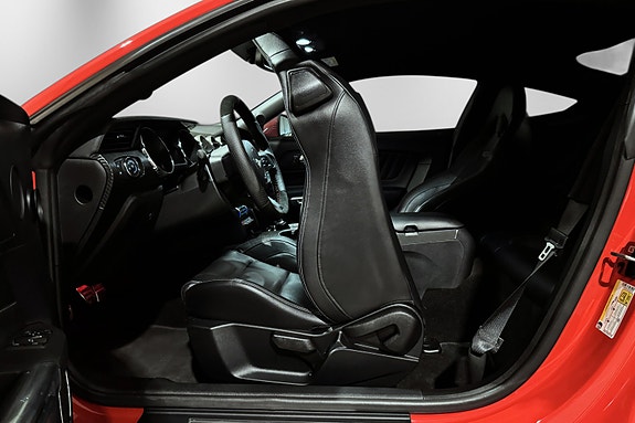 Ford Mustang 26 of 30