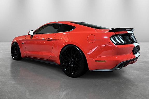 Ford Mustang 4 of 30