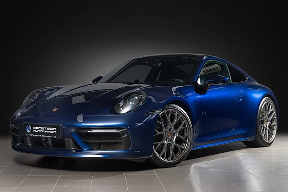 Porsche 911 Carrera 4S 2 of 5