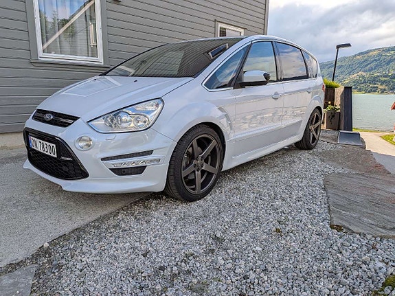 Ford S-MAX 3 of 5