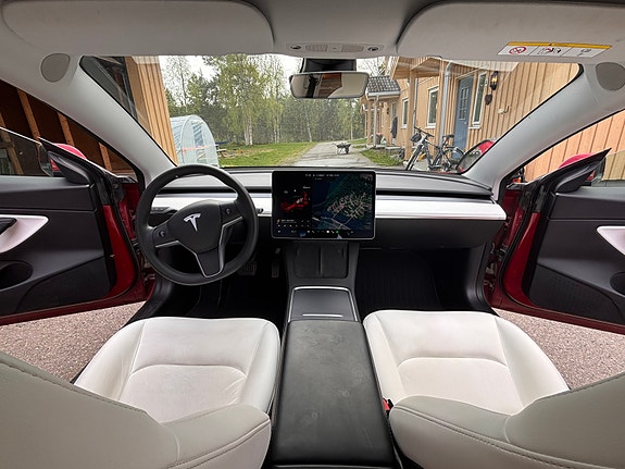 Tesla Model 3 11 of 12