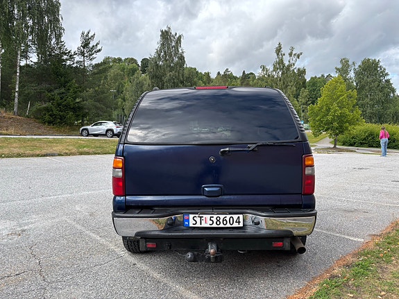 Chevrolet Tahoe 2 of 19