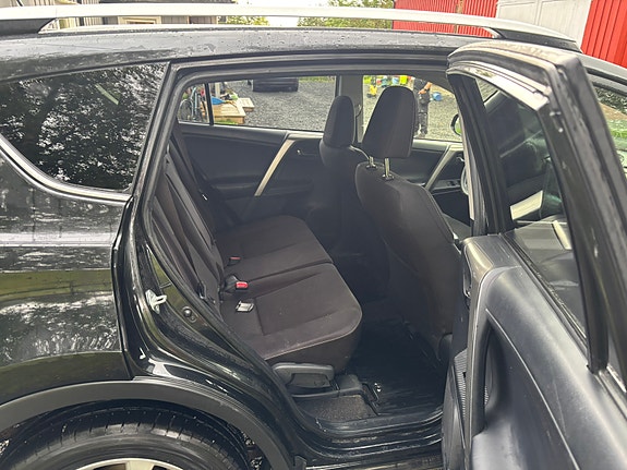 Toyota RAV4 3 of 5