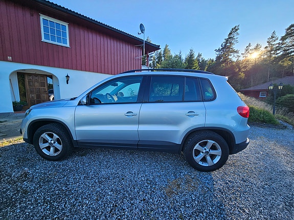 Volkswagen Tiguan 2 of 5