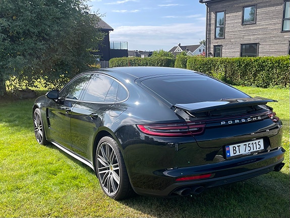 Porsche Panamera 4 12 of 15
