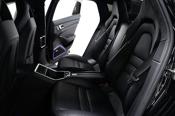 Porsche Panamera 4 9 of 15