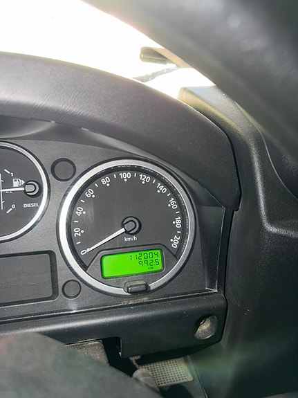 Land Rover Defender 110 12 of 19