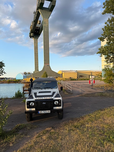Land Rover Defender 110 3 of 19