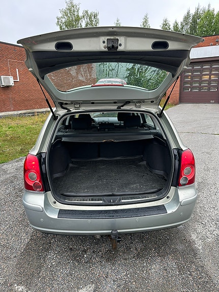 Toyota Avensis 4 of 5