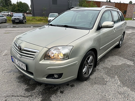 Toyota Avensis 2 of 5