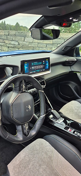 Peugeot e-2008 10 of 25