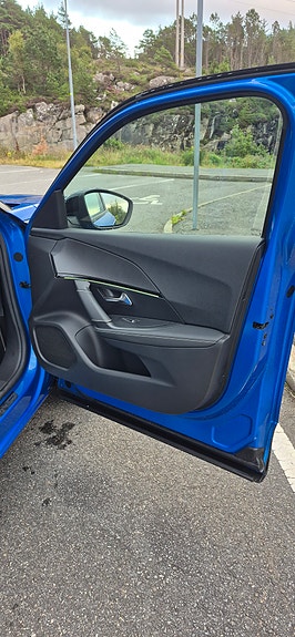 Peugeot e-2008 18 of 25