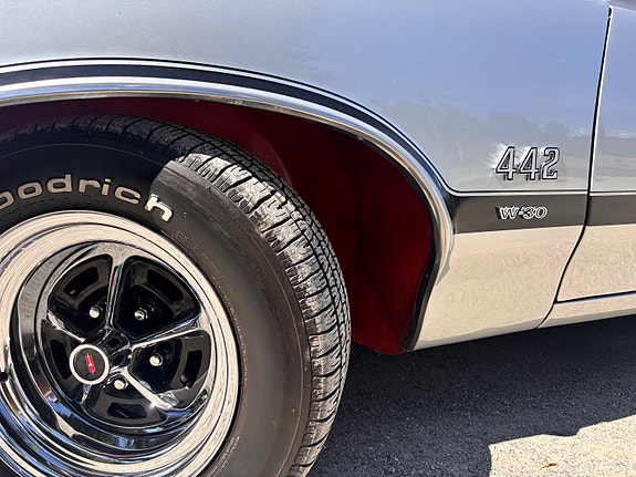 Oldsmobile 442 3 of 30