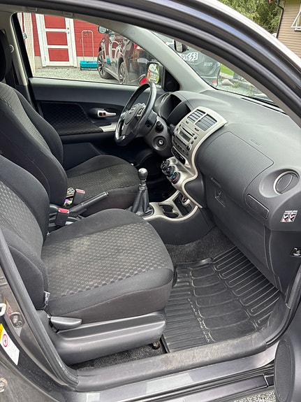 Toyota Urban Cruiser 8 of 14