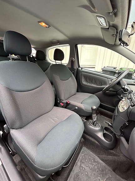 Toyota Yaris 14 of 22