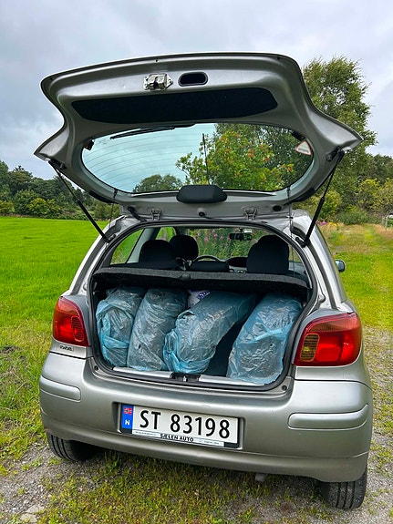 Toyota Yaris 10 of 22