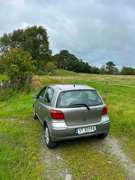Toyota Yaris 7 of 22