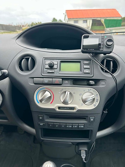Toyota Yaris 12 of 22