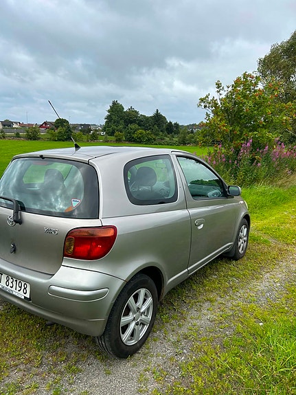 Toyota Yaris 9 of 22