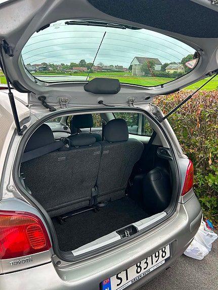 Toyota Yaris 18 of 22