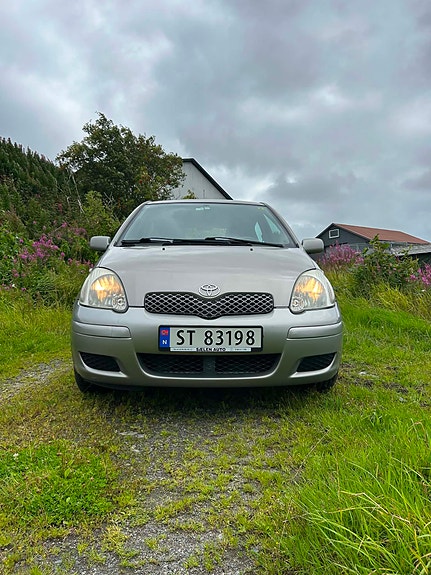 Toyota Yaris 4 of 22