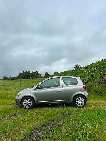 Toyota Yaris 6 of 22