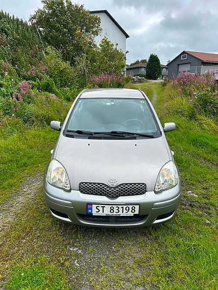 Toyota Yaris 3 of 22