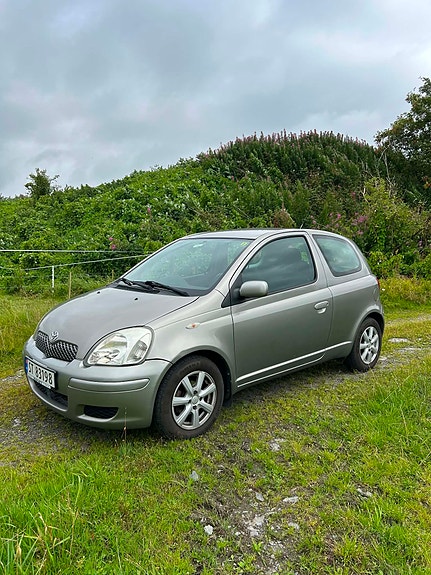 Toyota Yaris 5 of 22