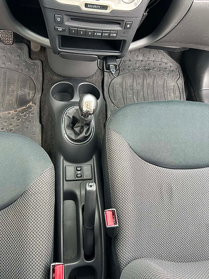Toyota Yaris 16 of 22