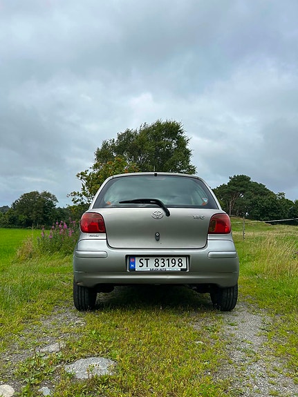 Toyota Yaris 8 of 22