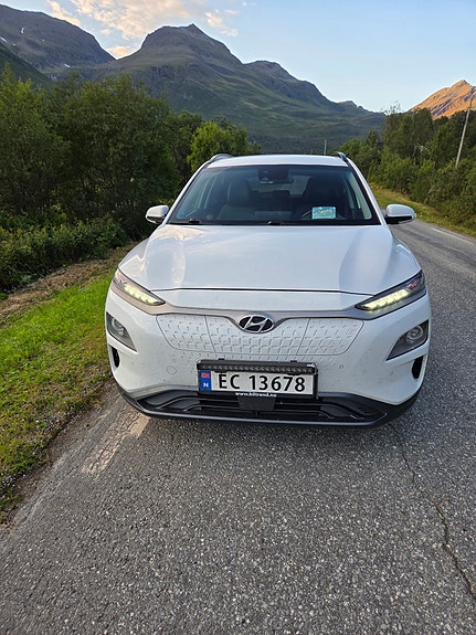 Hyundai Kona 2 of 5