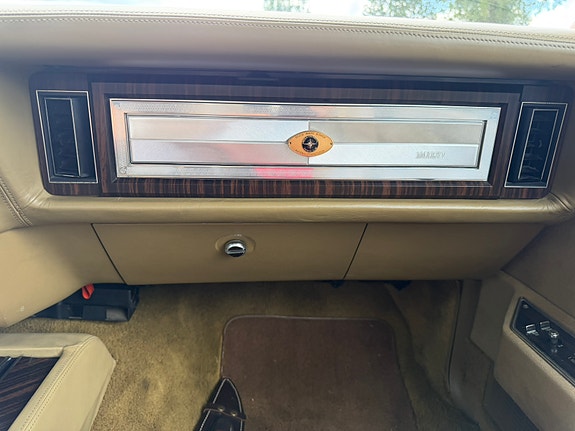 Lincoln Continental 28 of 30