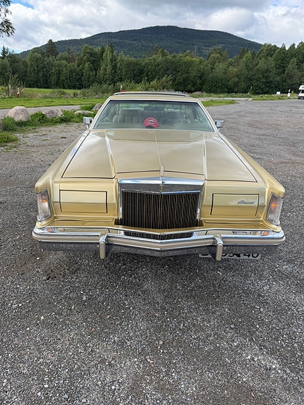 Lincoln Continental 2 of 30