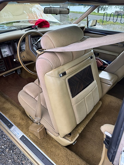 Lincoln Continental 23 of 30
