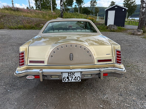 Lincoln Continental 5 of 30