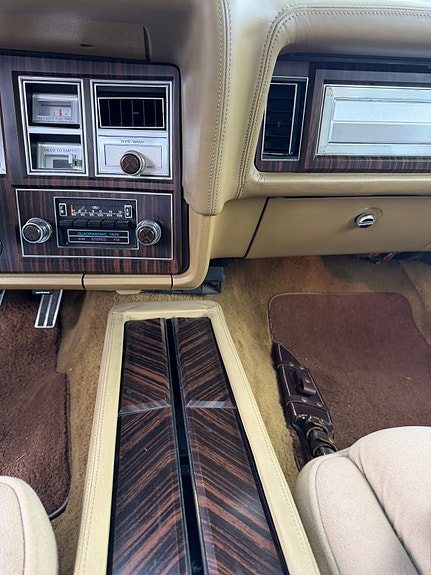Lincoln Continental 24 of 30