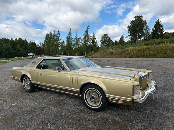 Lincoln Continental 4 of 30