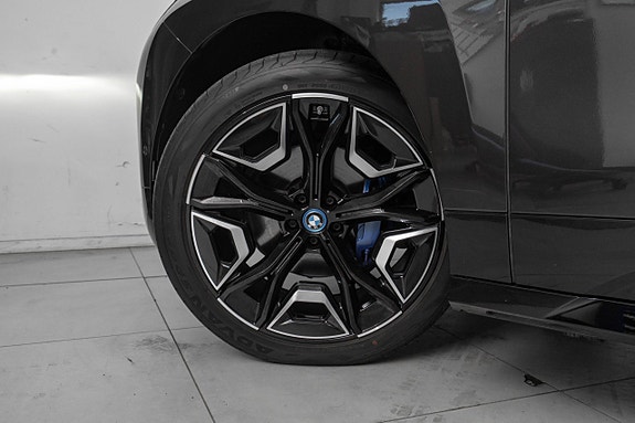 BMW iX 5 of 5