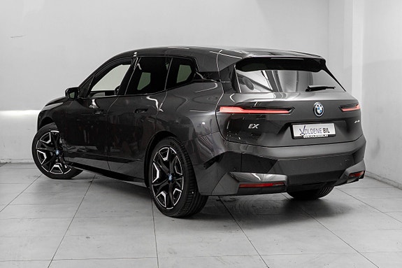BMW iX 4 of 5