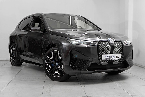 BMW iX 2 of 5