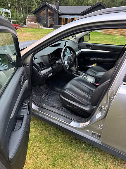 Subaru Legacy 5 of 10