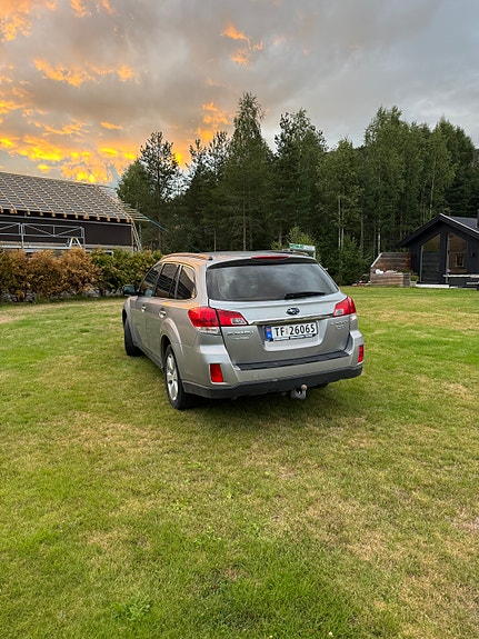 Subaru Legacy 3 of 10