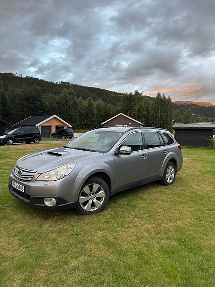 Subaru Legacy 4 of 10